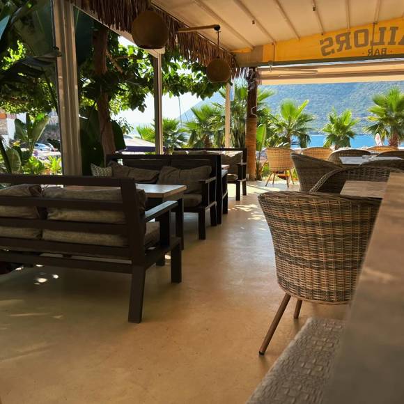 the-sailors-bar-07.jpg
